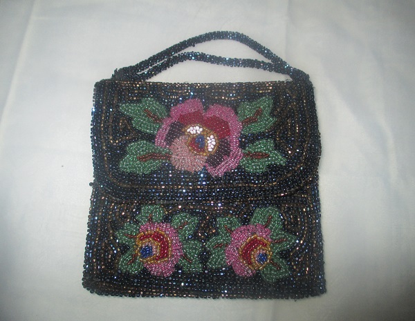 xxM 1138M Late Victorian beaded purse x